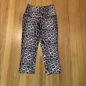 EUC Onzie Leopard Print Capri Leggings